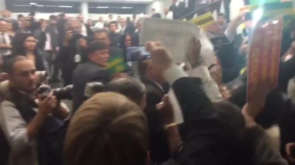 Brazil: Rousseff supporters confront pro-impeachment deputies