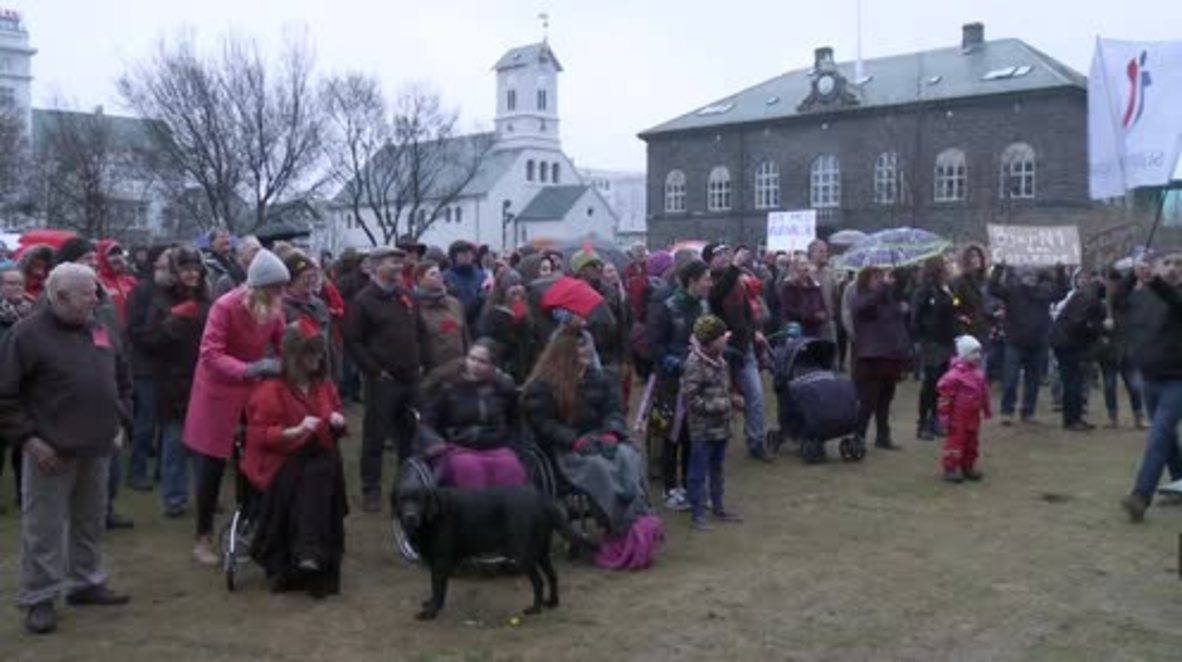 Iceland: Protesters show red card to Johannsson in Reykjavik