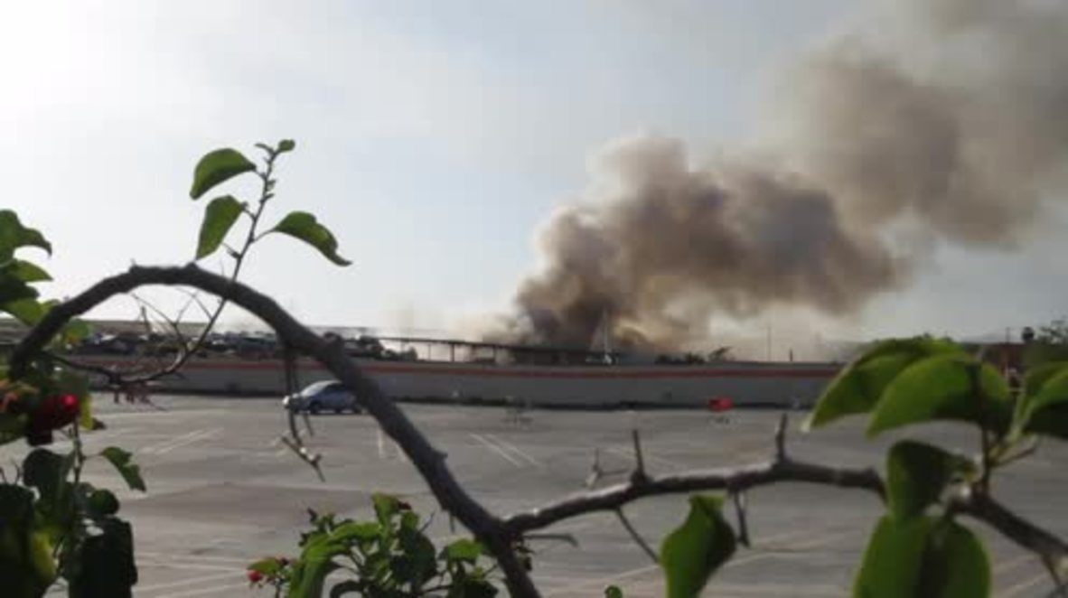 USA: Massive blaze at LA junkyard sends up mile-long plume of smoke
