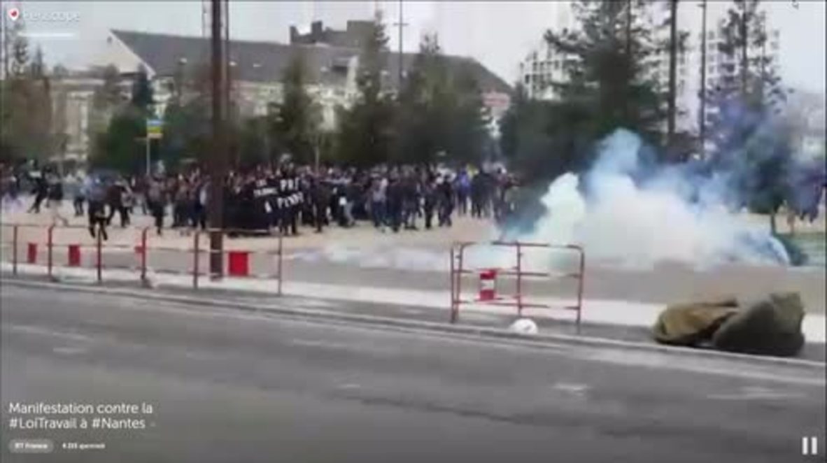 France: Police fire tear gas at Nantes anti-labour reform protesters