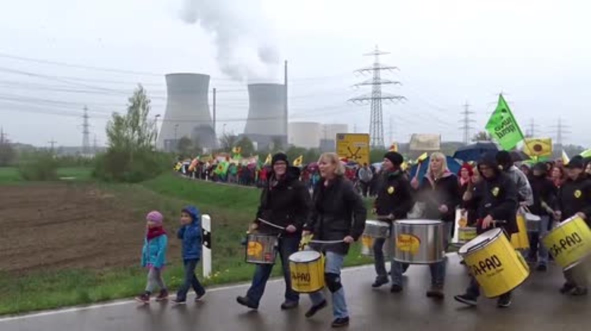 Germany: Anti-nuclear activists demand closure of Gundremmingen plant