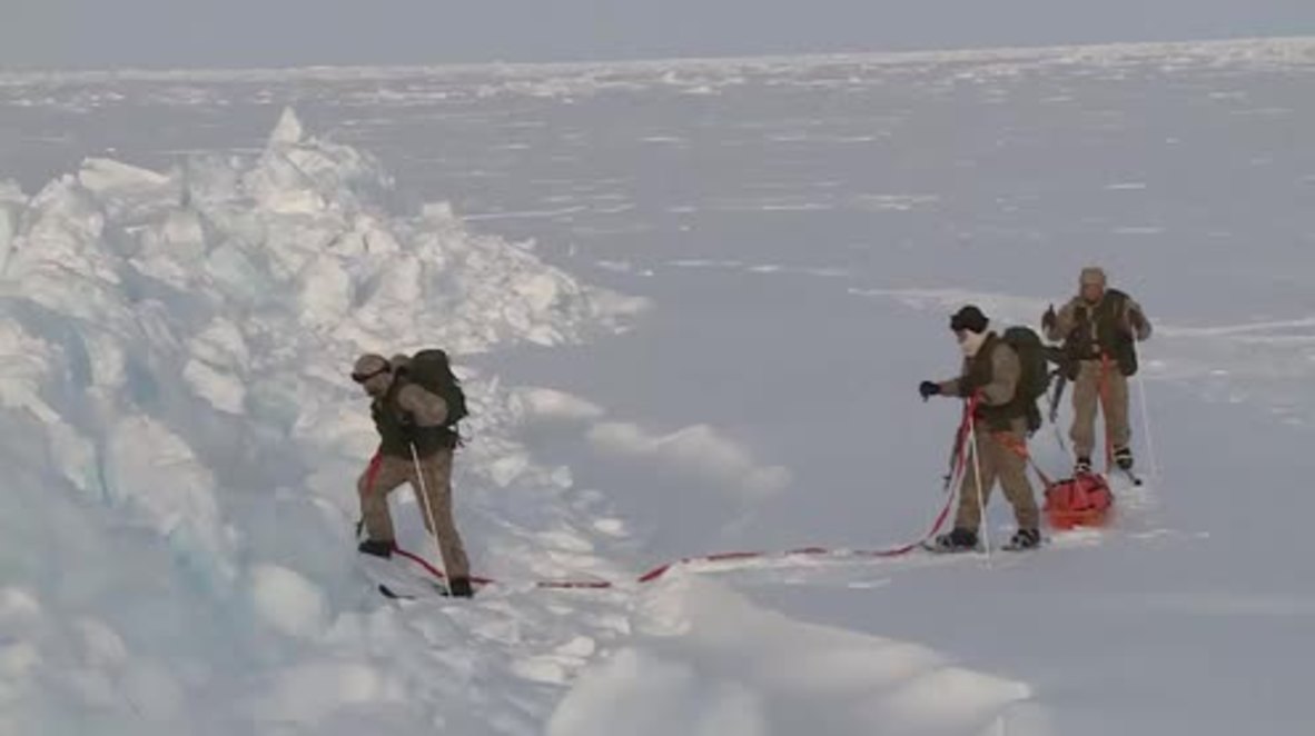 Arctic: Paratroopers perform military drills close to North Pole *EXCLUSIVE* *PARTNER CONTENT*