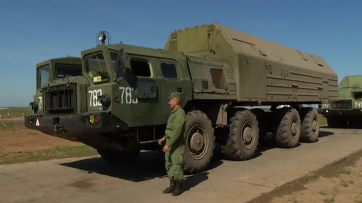 Russia: Topol-M and BM-30 Smerch vehicles hit steep hills in Astrakhan drills