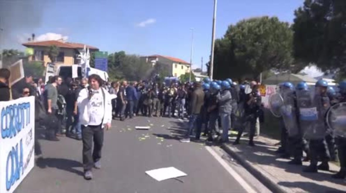 Italy: Violent clashes erupt at anti-Renzi protest, arrests made