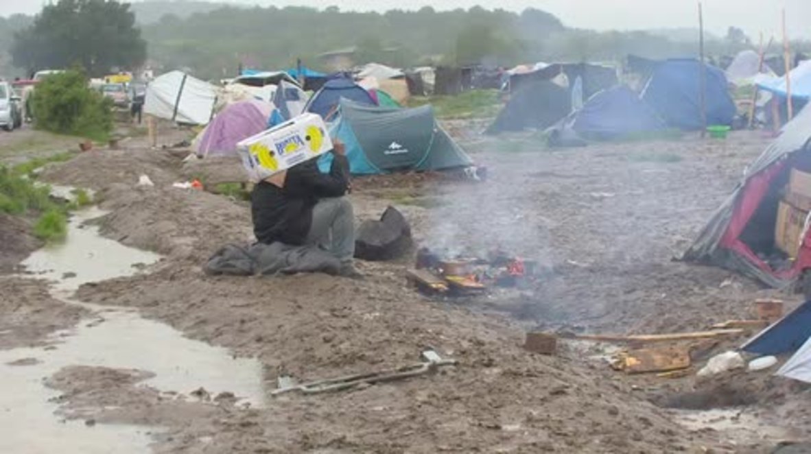 Greece: Refugees adjust to heavy rainfall at Idomeni camp