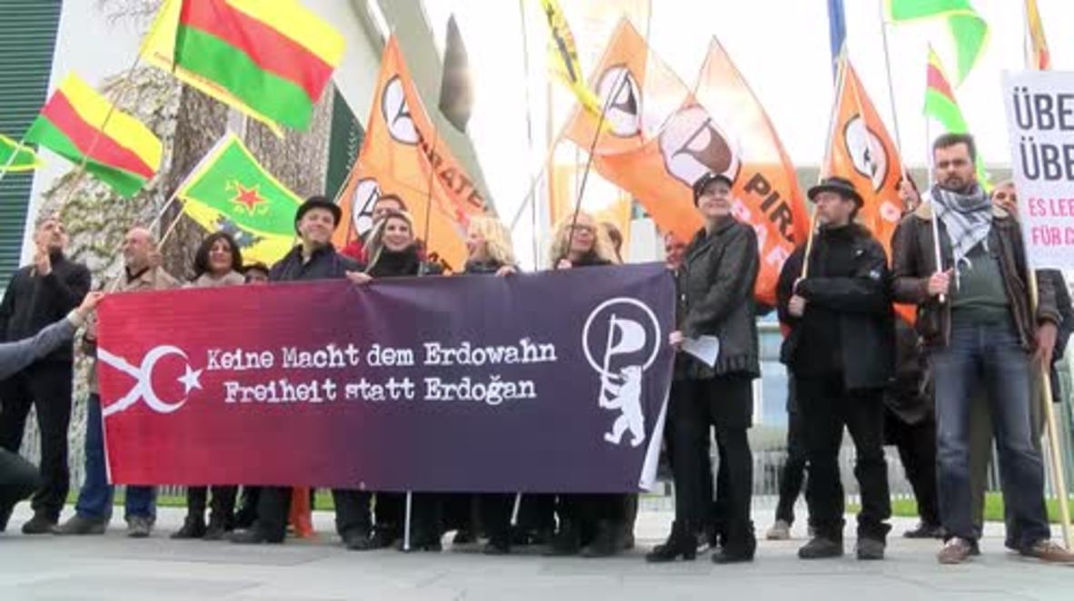 Germany: Activists decry Merkel's 'Erdo-mania' outside Chancellery
