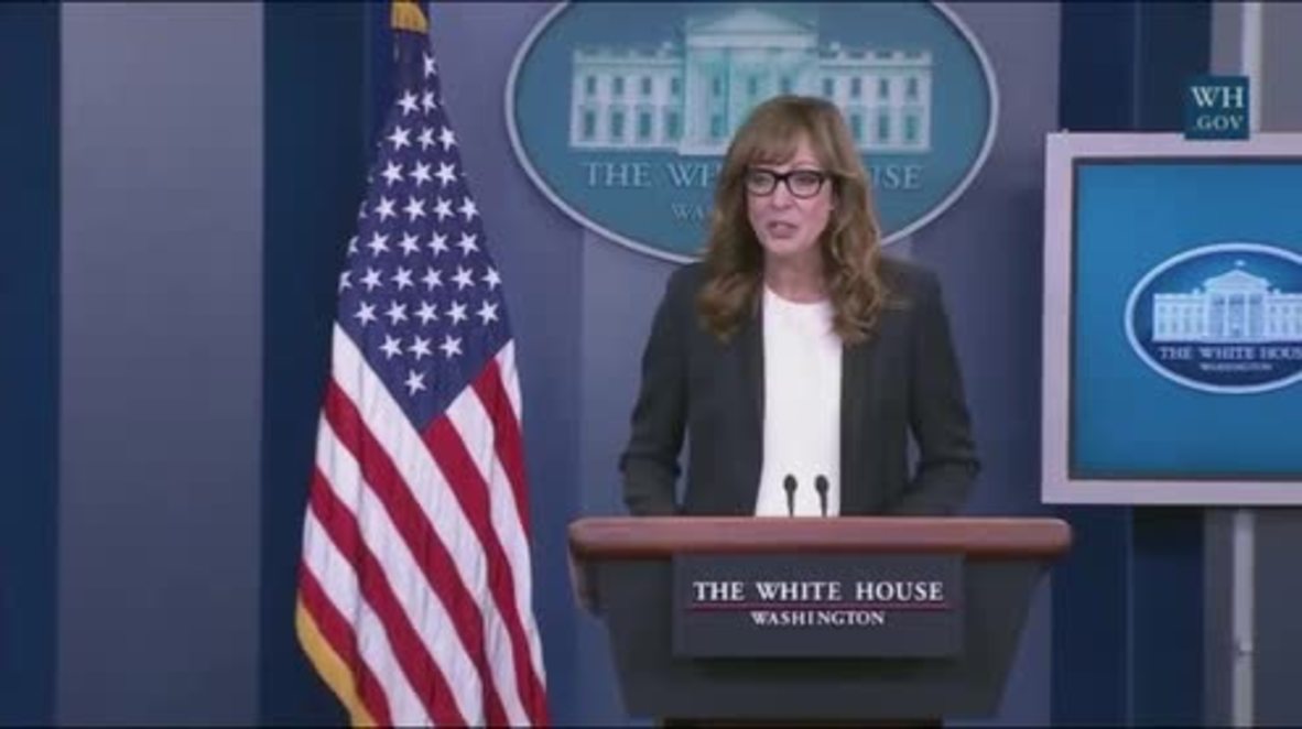 USA: West Wing's 'C.J. Cregg' crashes White House press briefing