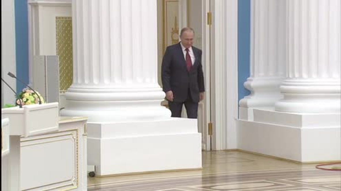 Russia: Putin presents five Hero of Labour awards at the Kremlin