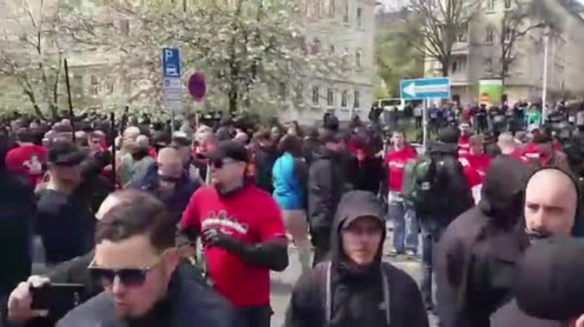 Germany: Police use water cannon as left & right clash in Plauen