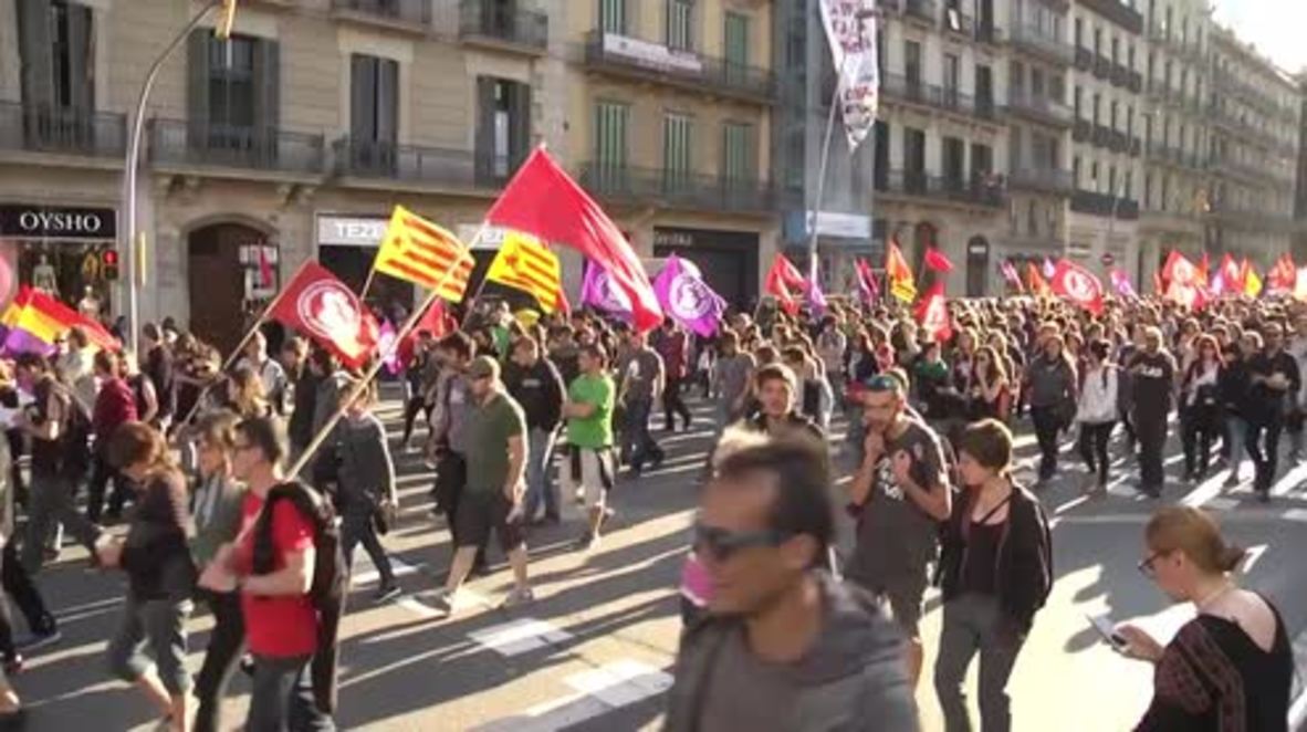 Spain: Hundreds rally through Barcelona on Labour Day