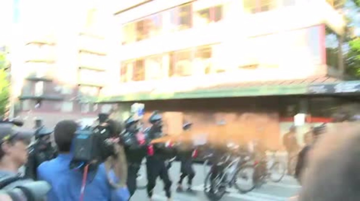 USA: Anarchists and police clash during May Day protest in Seattle, 9 arrested
