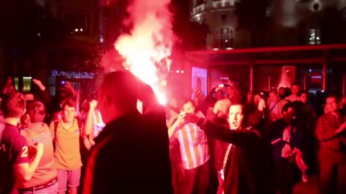 Spain: Fans celebrate as Atletico Madrid secure Champions League final spot