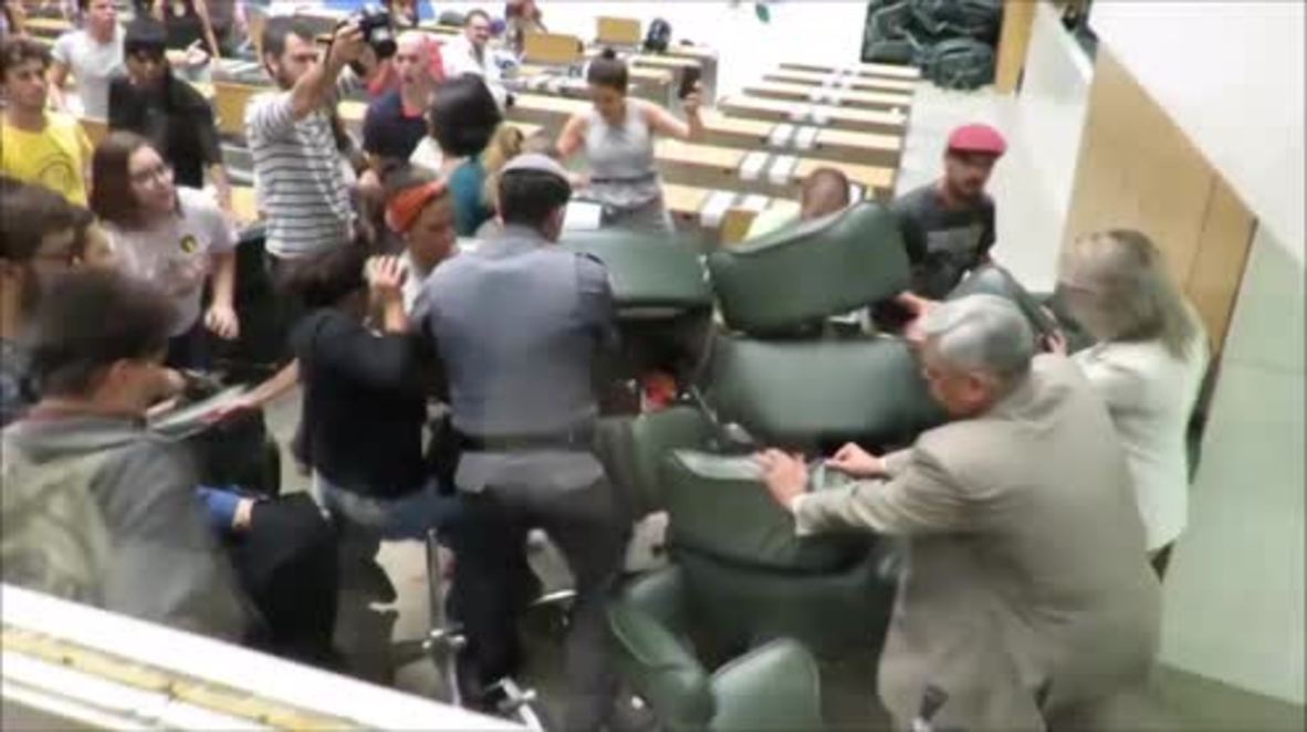 Brazil: Students occupy Sao Paulo Assembly in protest against alleged bribery racket