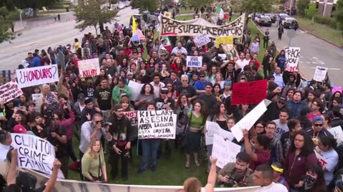 USA: Protesters slam 'warmonger neoliberal Killary' at rally in Los Angeles