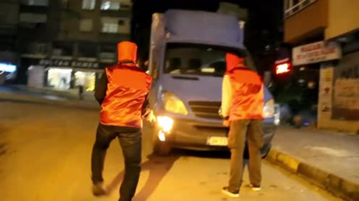 Turkey: Petrol bombs hurled at police vehicles in Istanbul clashes