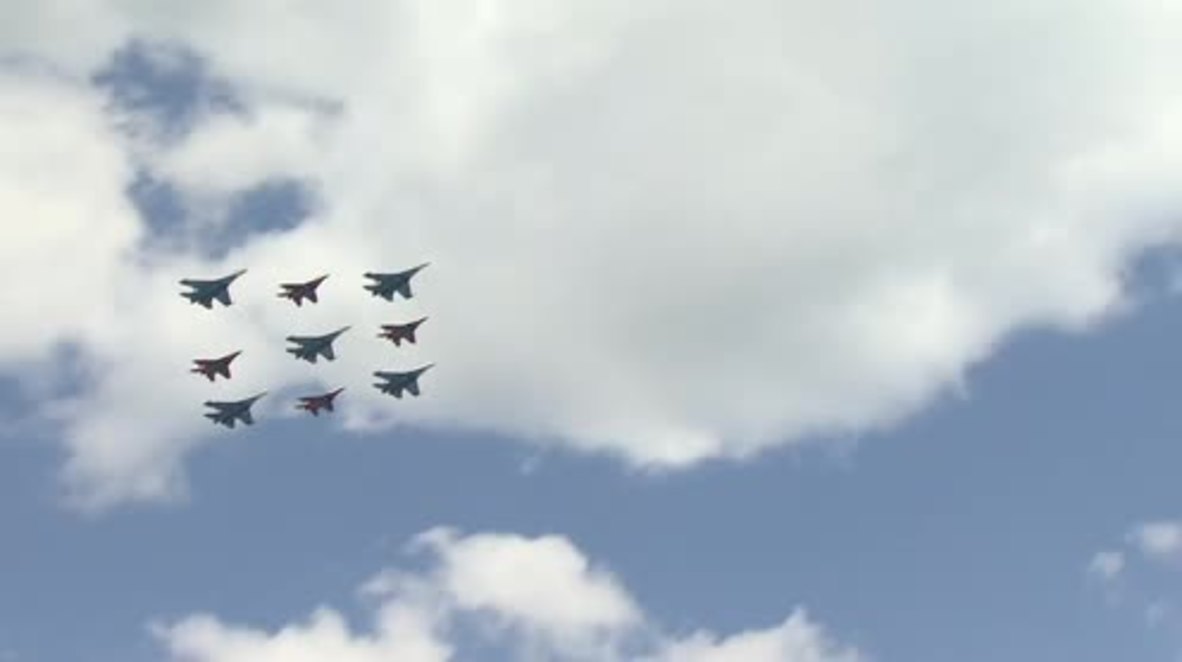 Russia: Russian Air Force fills Moscow’s skyline in final V-Day rehearsal