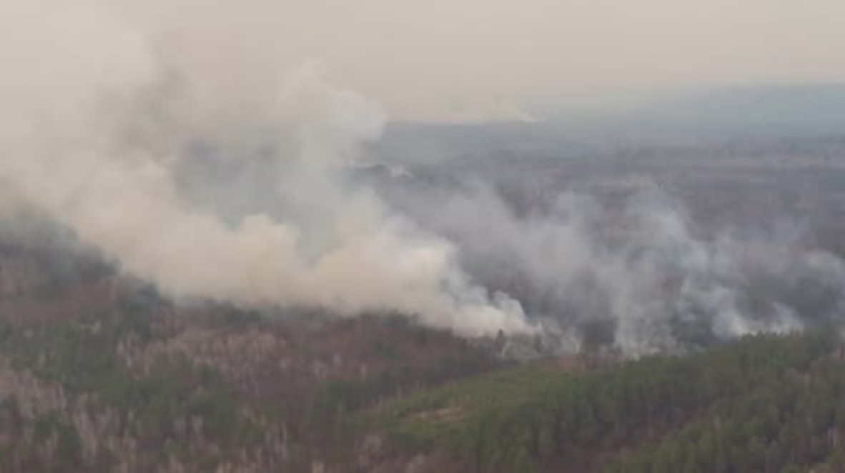 Russia: EMERCOM battle Amur forest fires with state of emergency in place