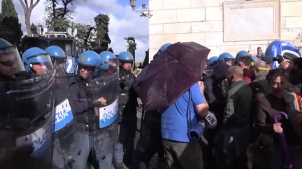 Italy: Water cannon batters protesters, in anti-housing policy march