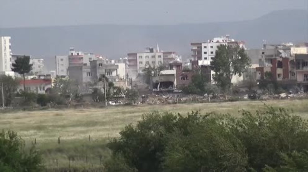 Syria: Shelling rocks Nusaybin as Turkish tanks move into position - reports