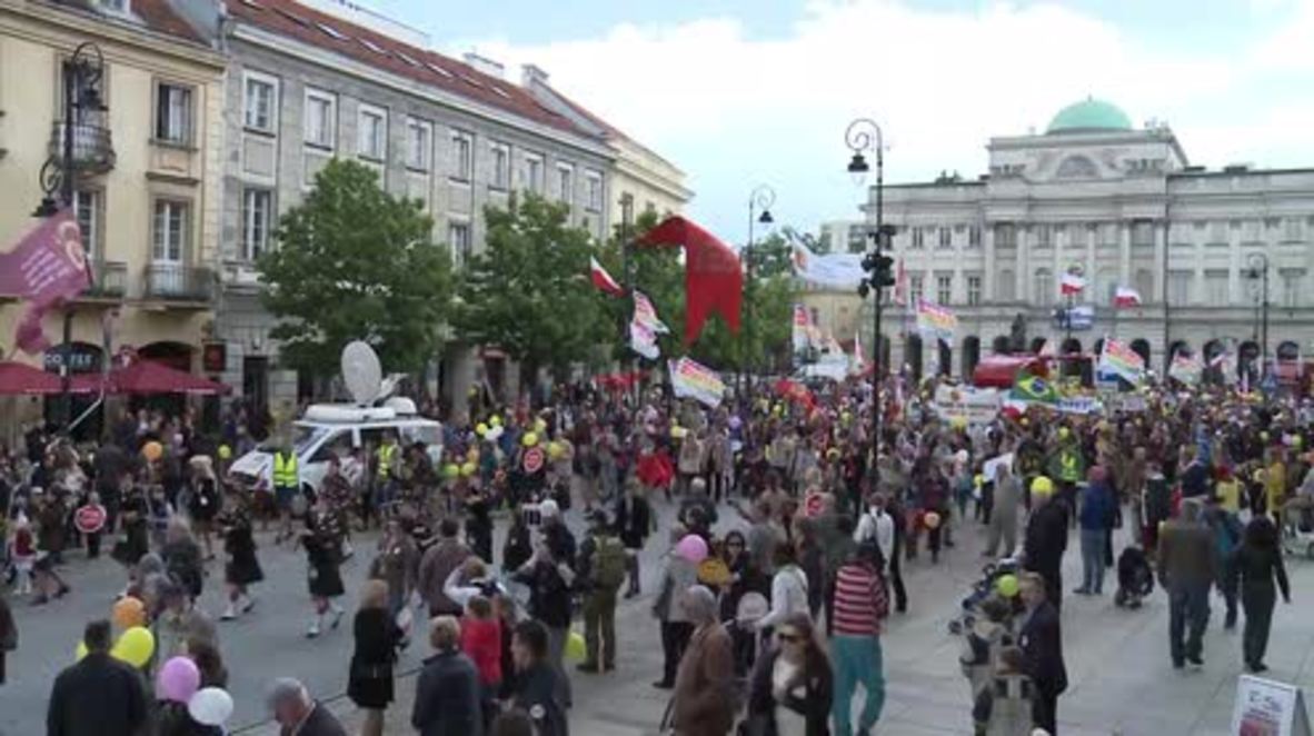Poland: Thousands march against abortion in Warsaw on Int. Day of Families