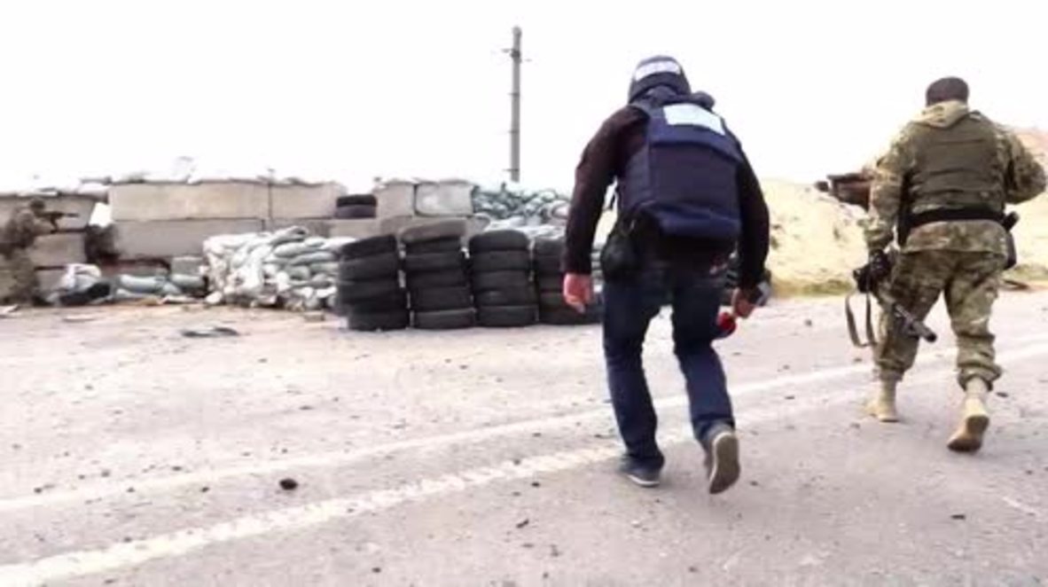 Ukraine: Russian TV crew comes under fire near Donetsk