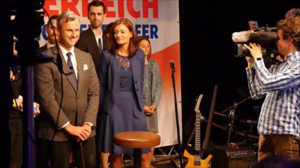 Austria: Hofer greeted by supporters after election results too close to call