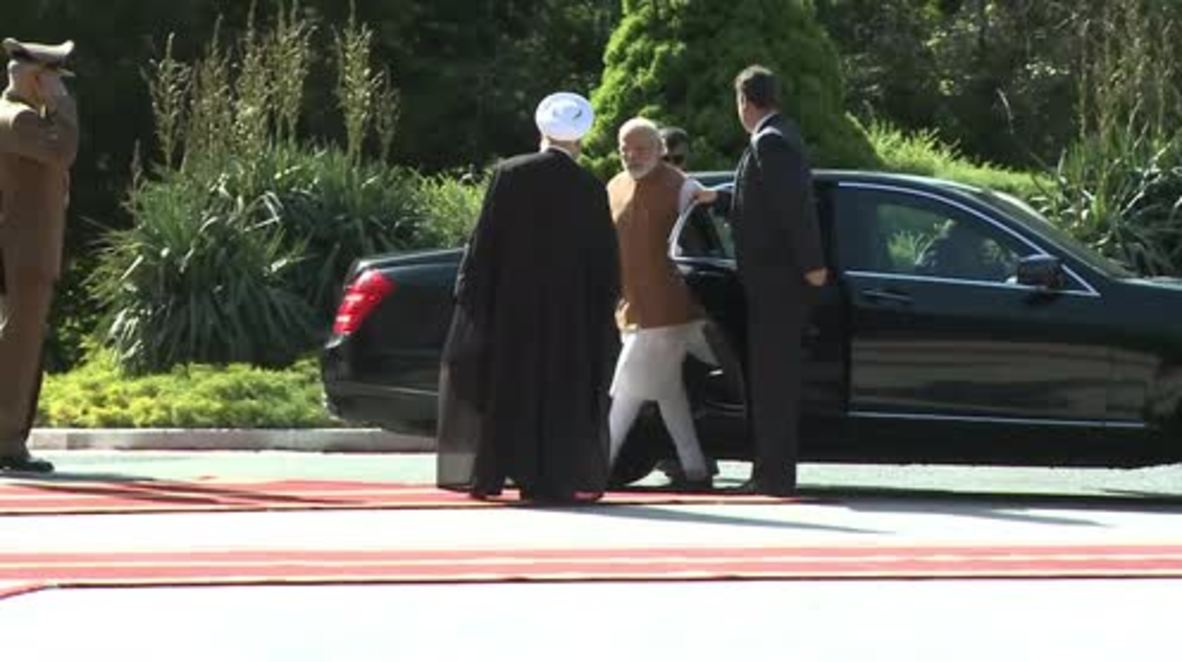 Iran: Indian PM Modi received by Rouhani in Tehran