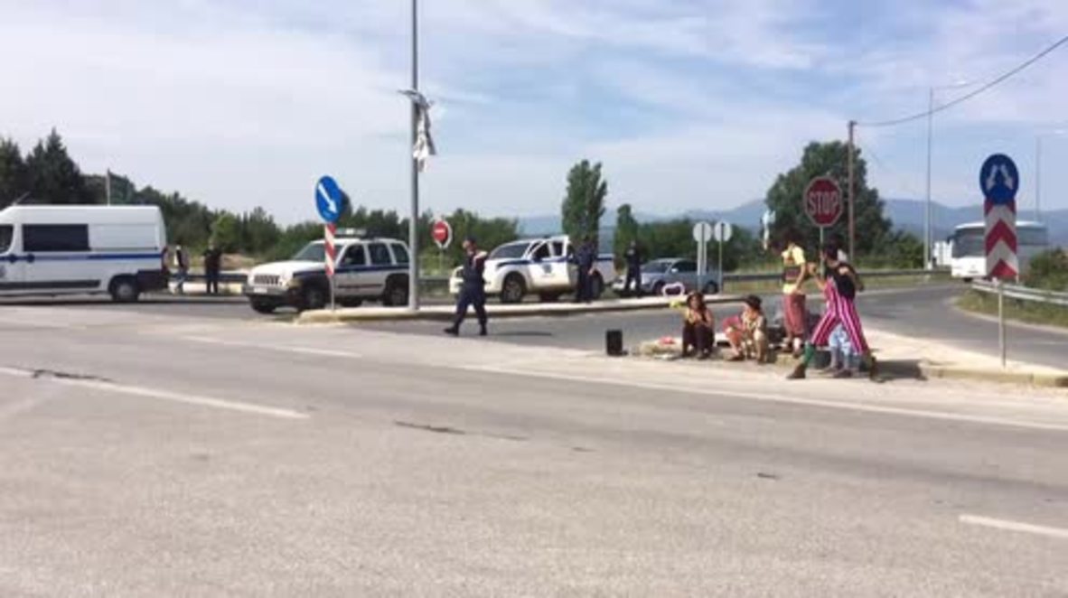 Greece: Idomeni refugees bused away from site as riot police clear camp