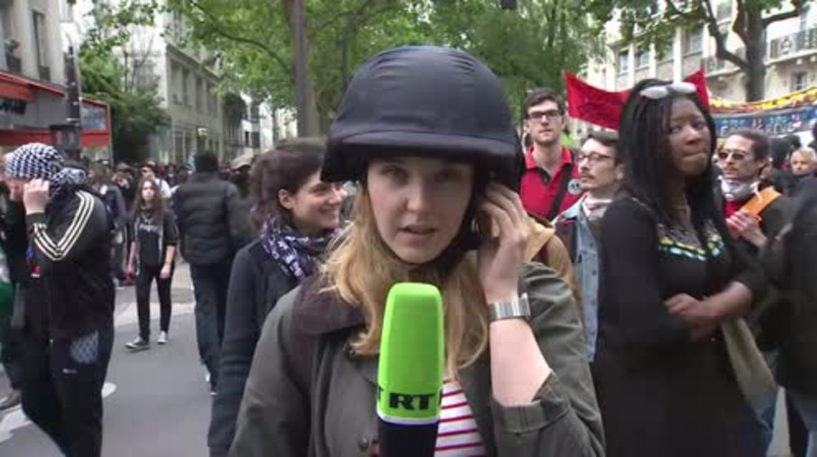 France: RT correspondent attacked by pro-Kiev protesters in Paris