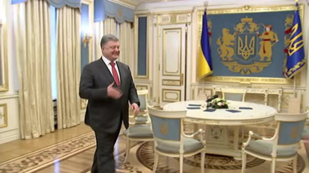 Ukraine: Poroshenko meets with Savchenko in Kiev