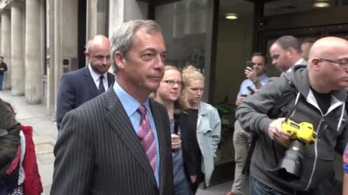 UK: UKIP's Farage places £1,000 bet on Brexit
