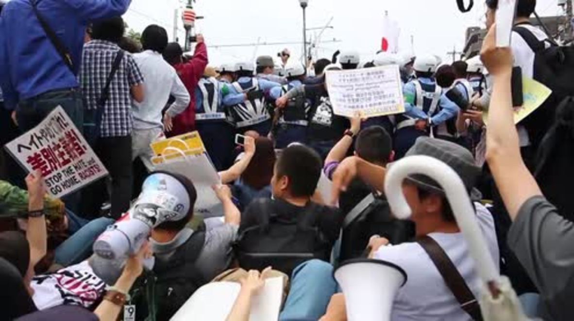 Japan: Counter-protesters scuffle with police at anti-racism rally in Kawasaki
