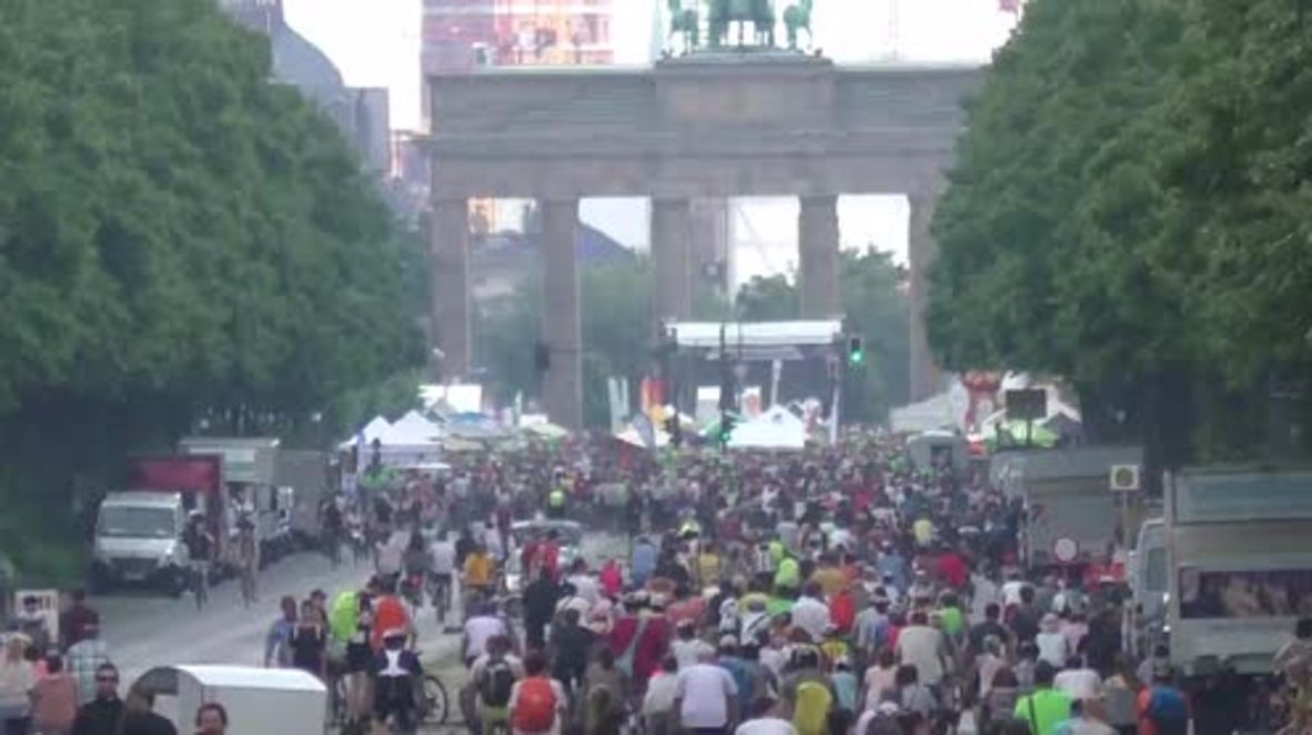 Germany: Cyclists ride for better infrastructure in world's largest bike demo in Berlin