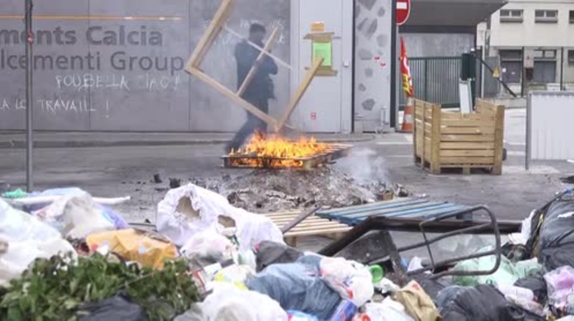 France: Rubbish piles up in Paris as unions continue garbage strike