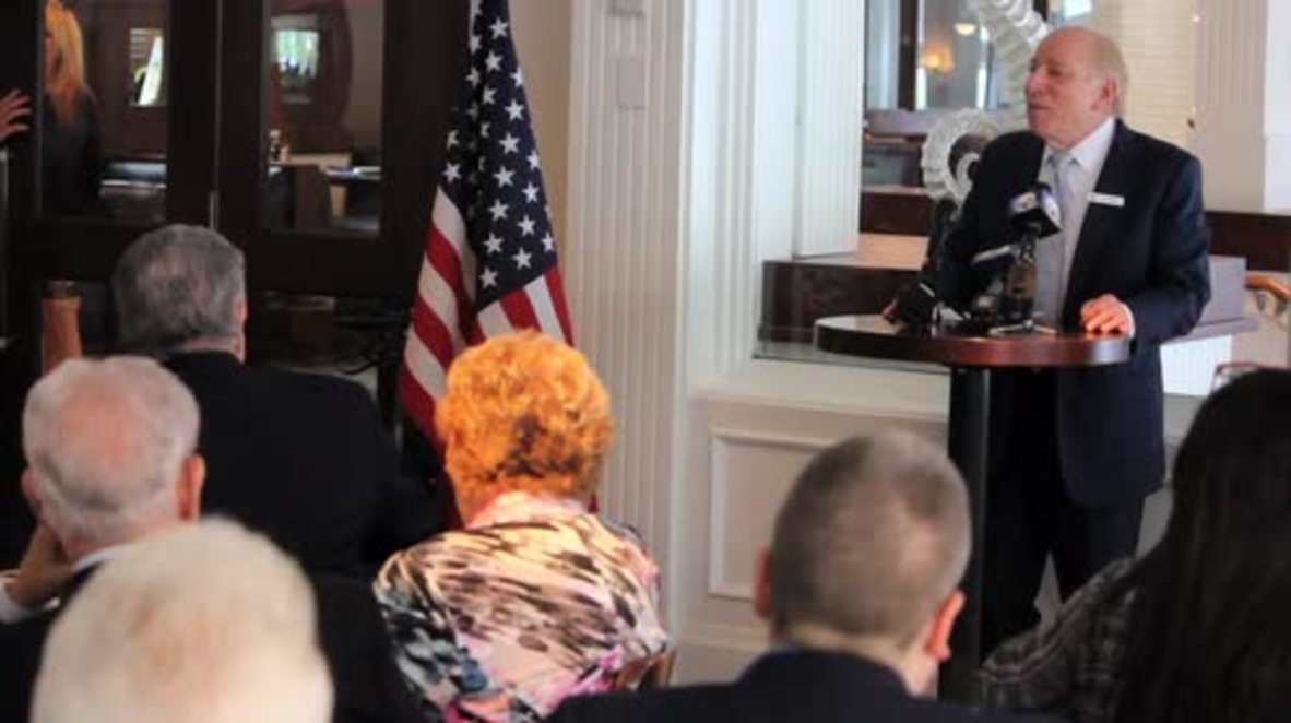 USA: Trump eulogised by former butler at Florida luncheon