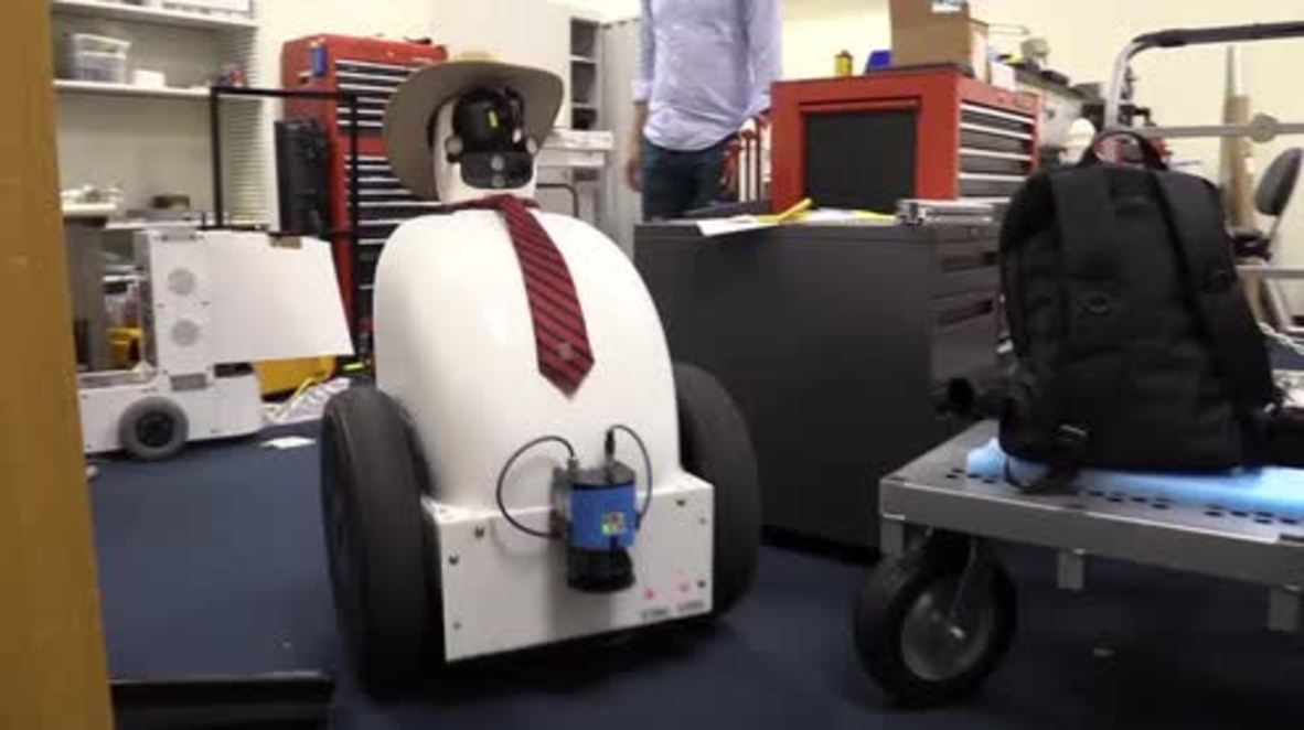 USA: Smart bot guides people around Stanford campus