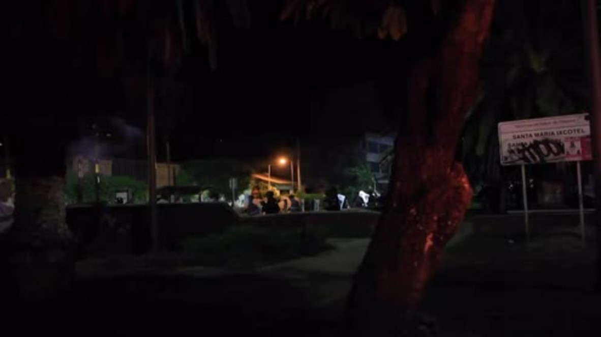 Mexico: Riot police evict teachers protesting edu reforms in Oaxaca