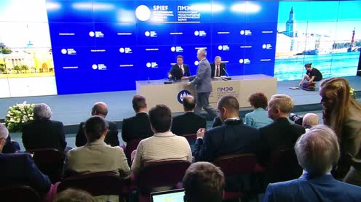 Russia: Renzi opposes renewal of EU sanctions, will bring issue to Brussels