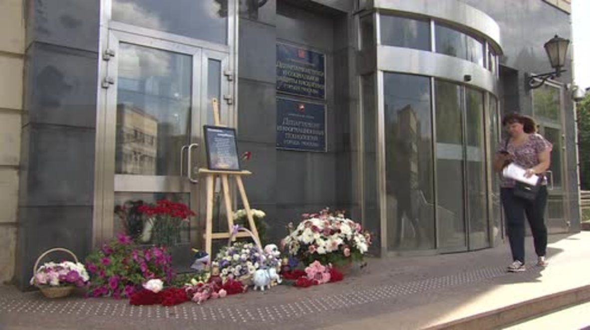 Russia: Muscovites mourn children who lost their lives in deadly Karelia boat accident