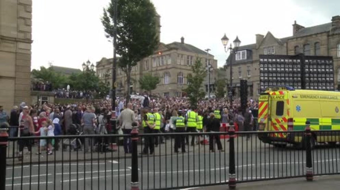 UK: Hundreds commemorate Jo Cox's birthday on eve of EU Brexit vote