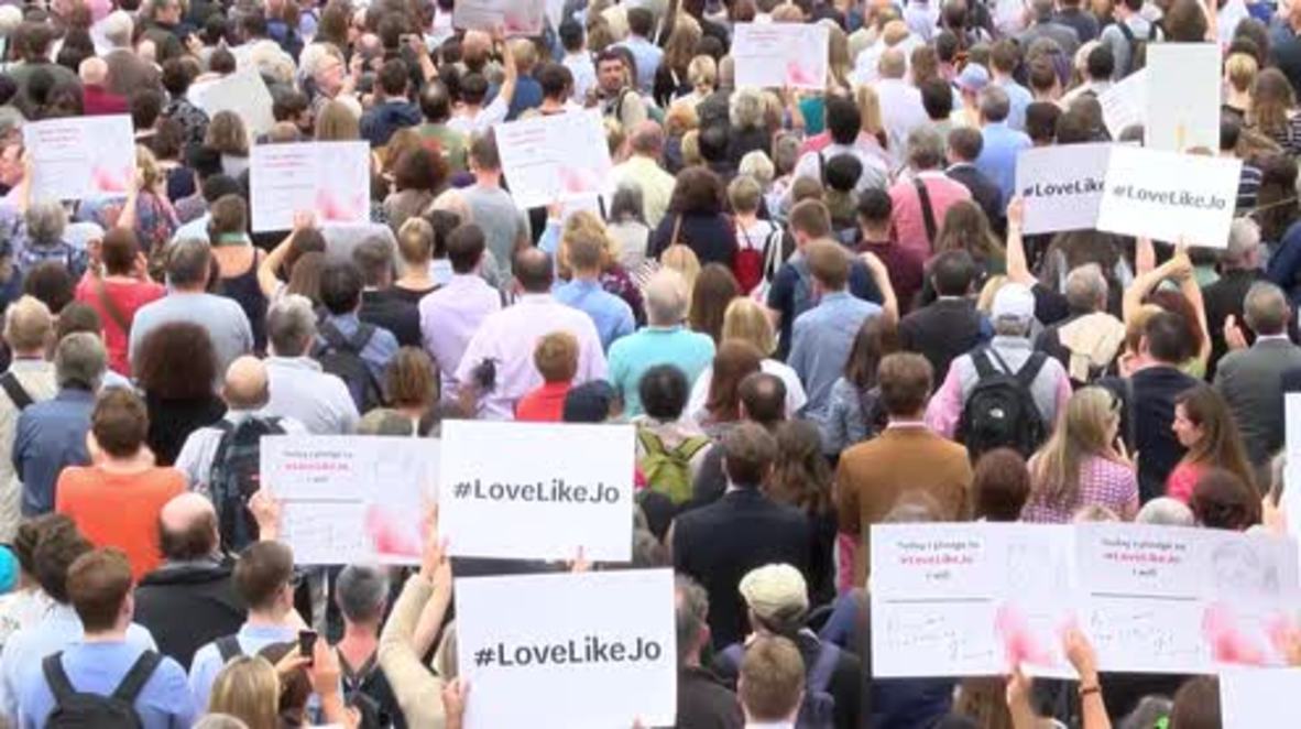 UK: Thousands gather to celebrate Jo Cox's birthday