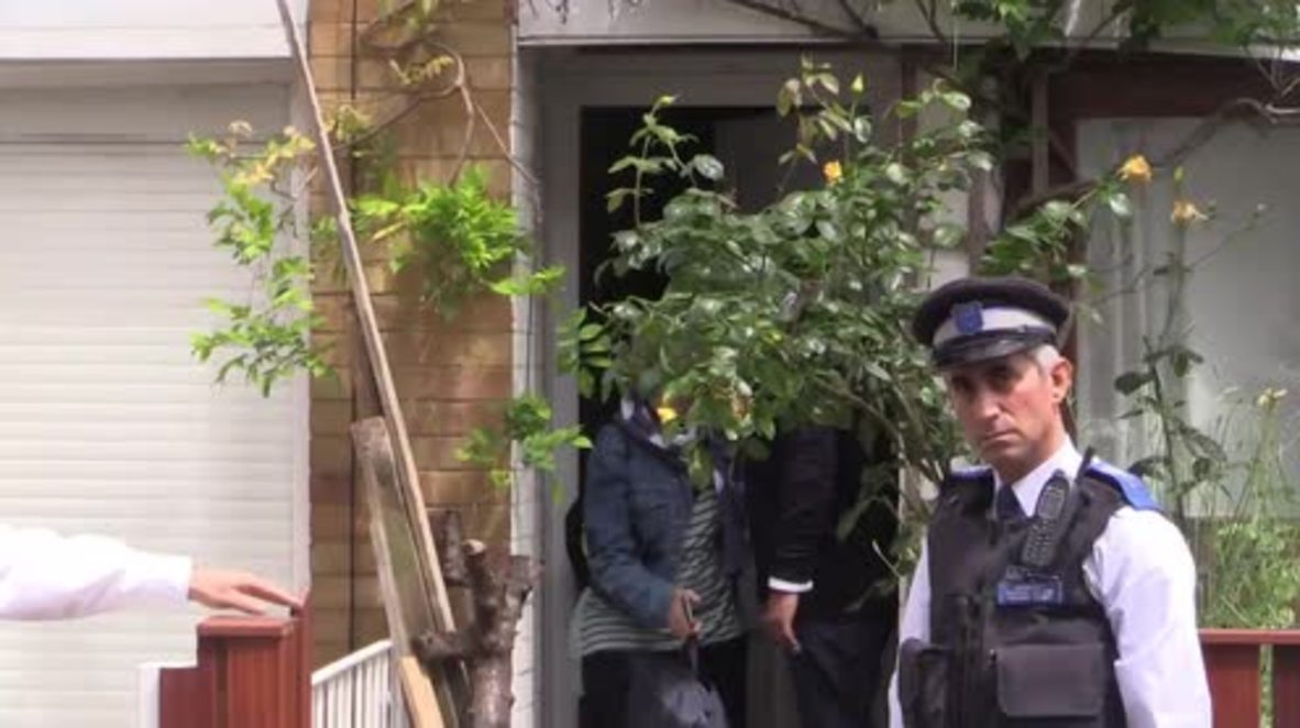 UK: Press mob Corbyn outside his home after Labour leader sacks Hilary Ben