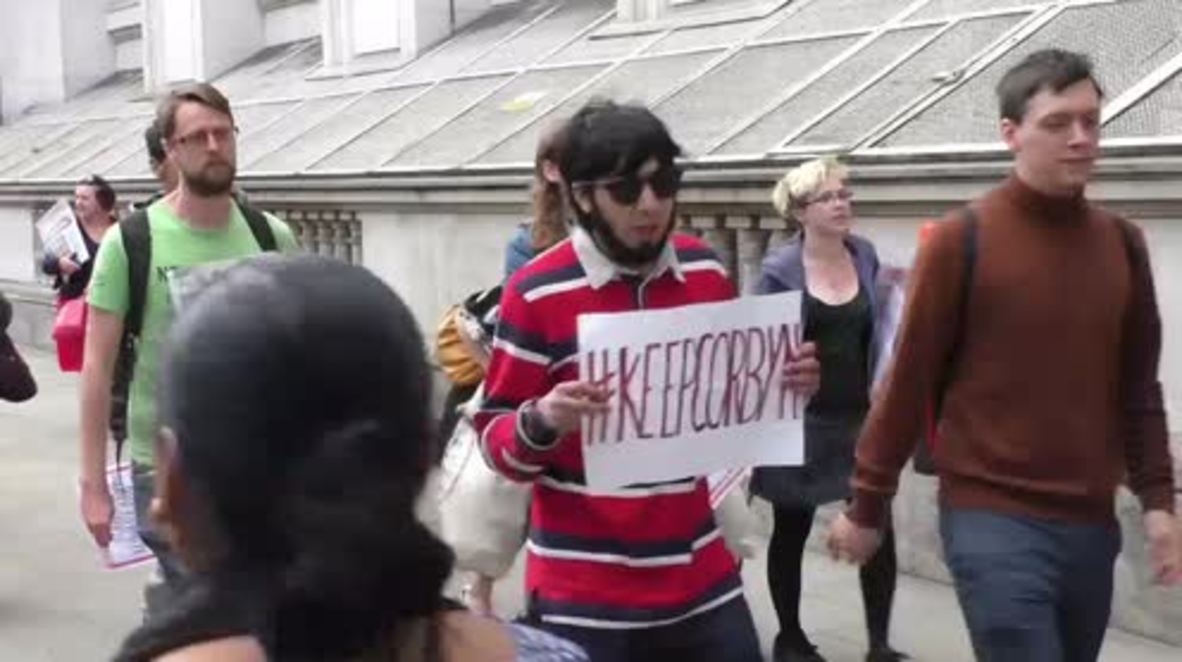 UK: Anti-Blairite protesters march on Downing Street in support of Corbyn