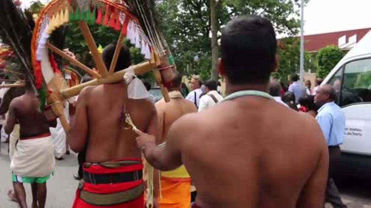 Germany: Thousands of Hindus show extreme devotion at the Kavadi Attam festival