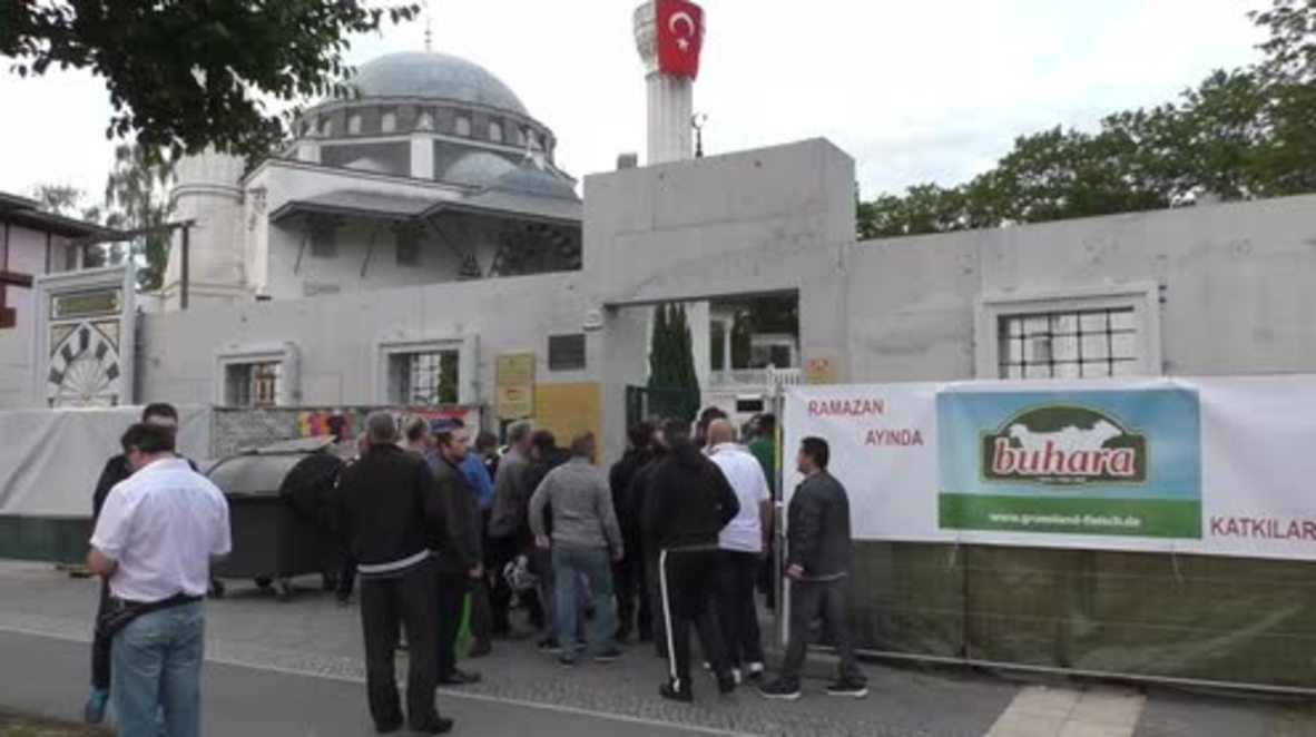 Germany: Berlin's Muslims pray as Eid al-Fitr gets underway