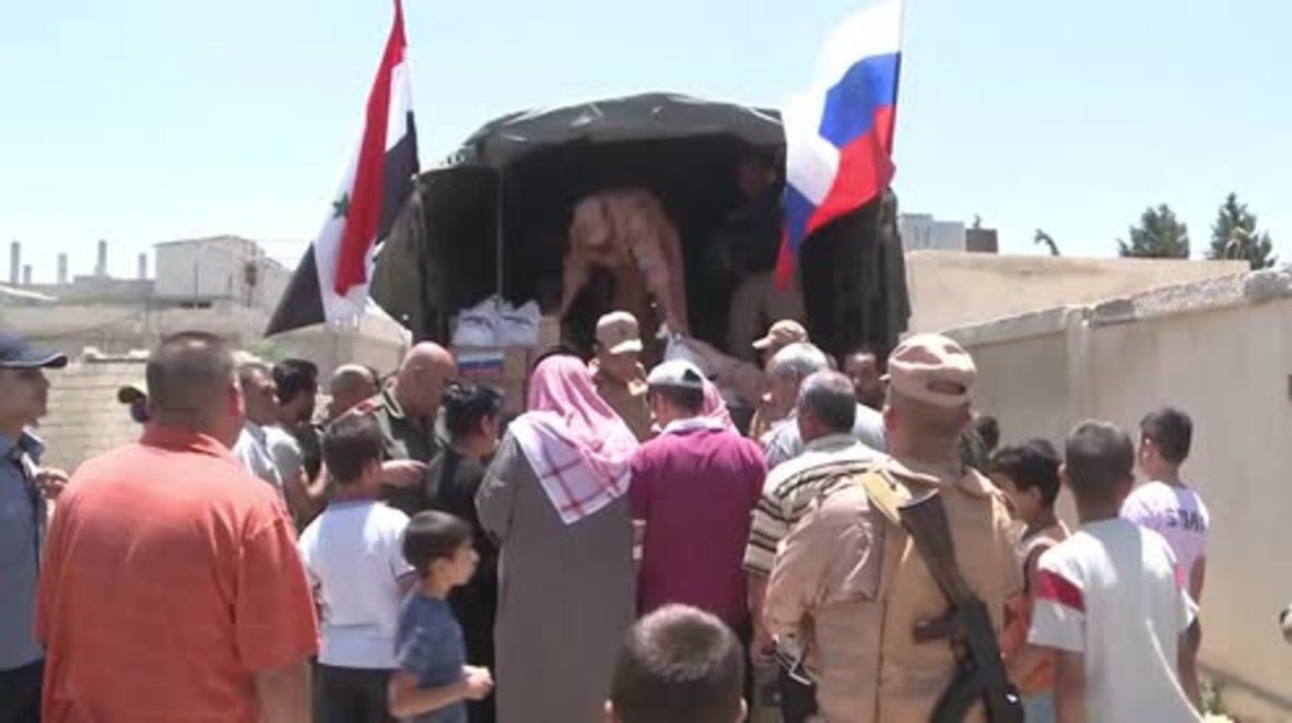 Syria: Russian military distribute two tonnes of humanitarian aid in Homs