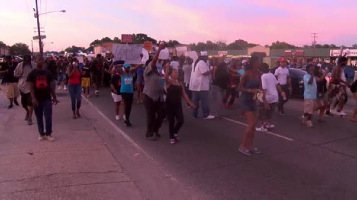 USA: 'Justice must be served!' Mourners honour slain Alton Sterling at site of police shooting