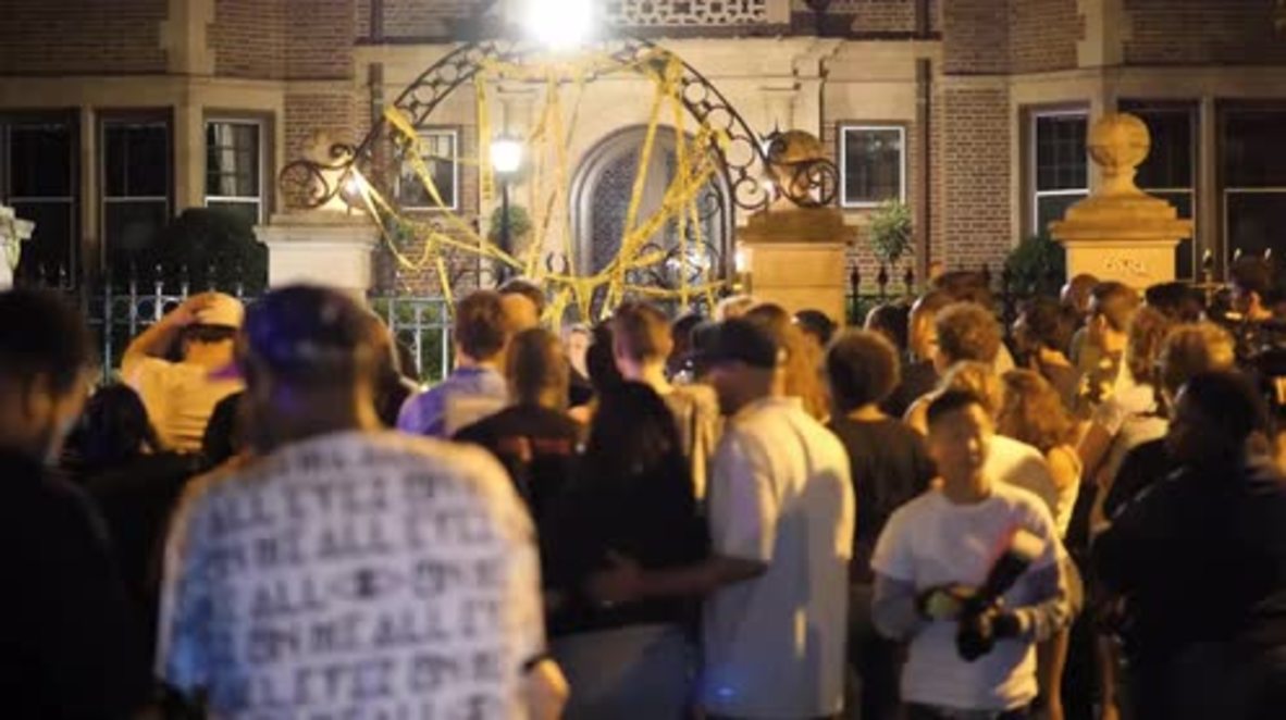 USA: Protesters demand justice for Philando Castile outside Minnesota governor's mansion