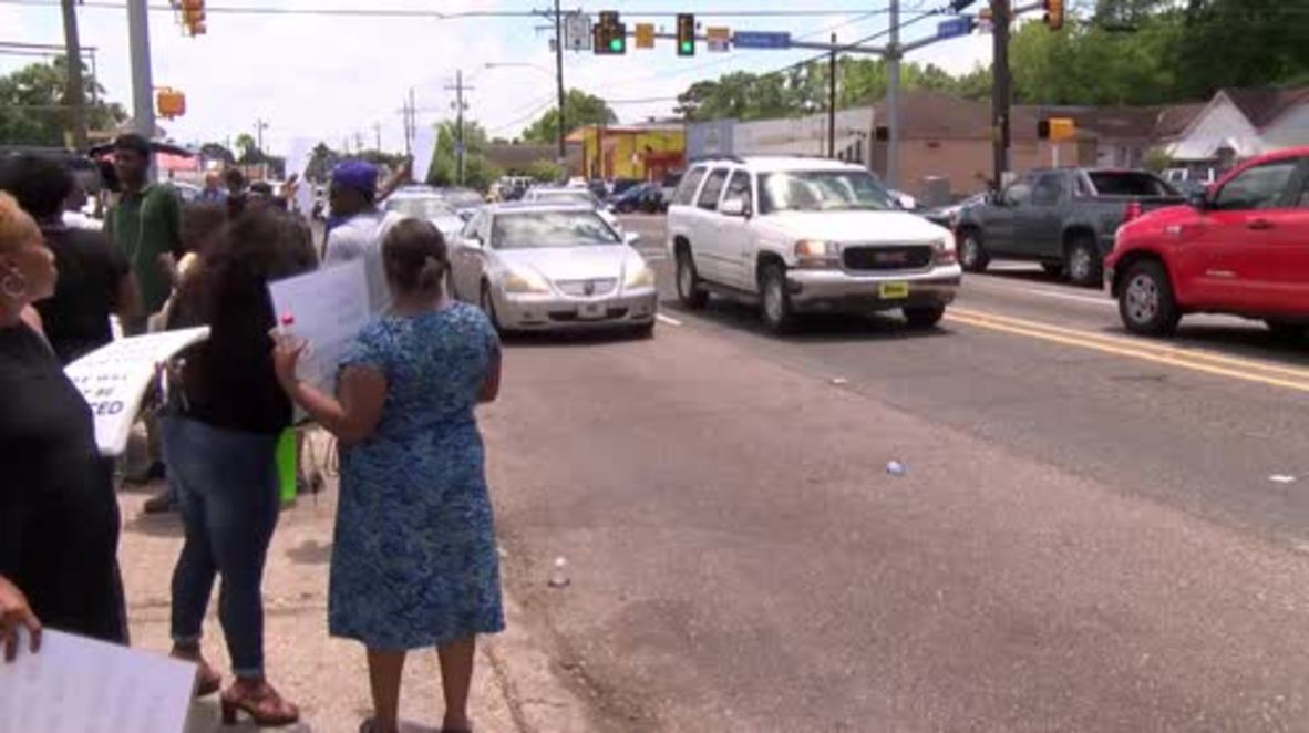 USA: Alton Sterling was "a people's person" says convenience store owner