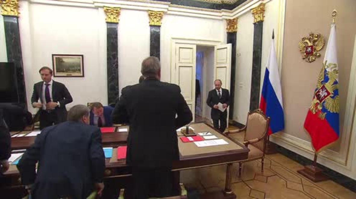 Russia: Putin praises Russian arms exports at military commission meeting
